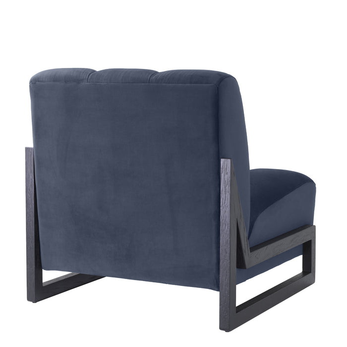 Fotel Eichholtz Lando w tkaninie Savona midnight blue velvet