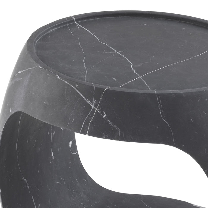 Stolik boczny Eichholtz Clipper low z czarnego szlifowanego marmuru