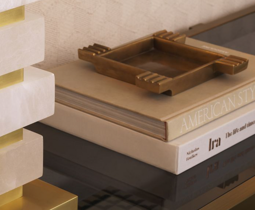 Kwadratowa popielniczka Eichholtz Mack z mosiądzu